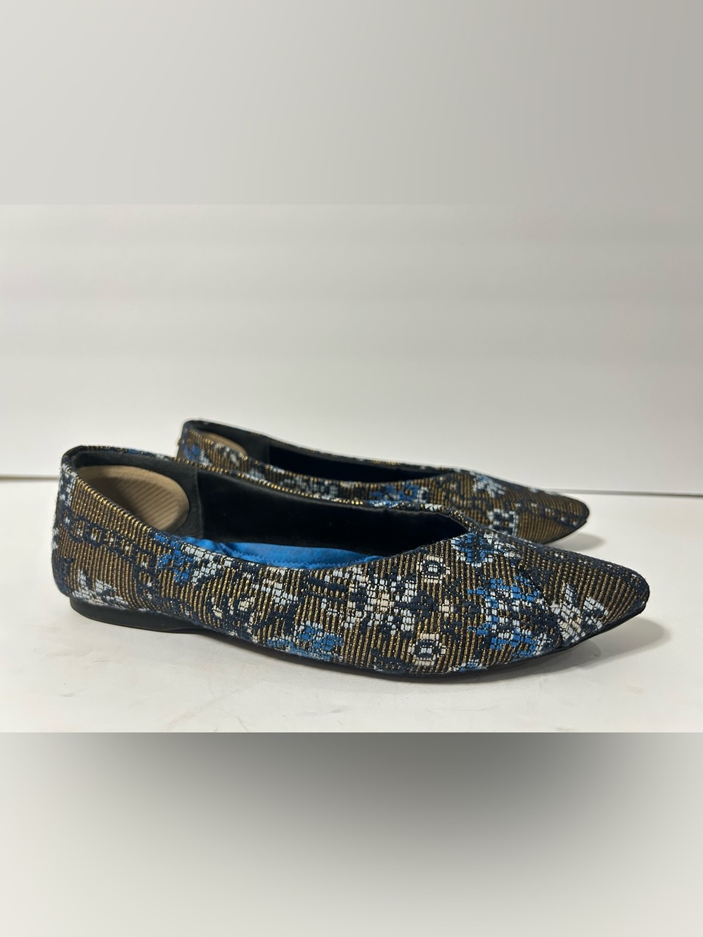 BIRDIES The Goldfinch Flats Pointed Toe Gold Needlepoint shoes size 6.5